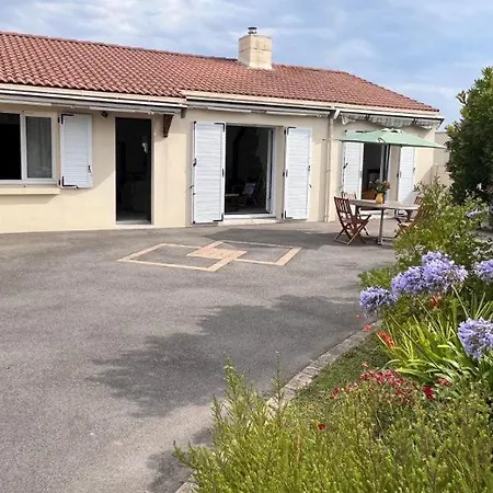 Holiday home Location Saisonniere Plain-pied 4 A 6 Pers Prefailles, 100m De La *