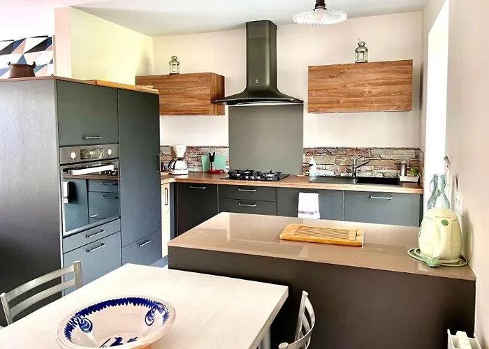 Holiday home Location Saisonniere Plain-pied 4 A 6 Pers Prefailles, 100m De La