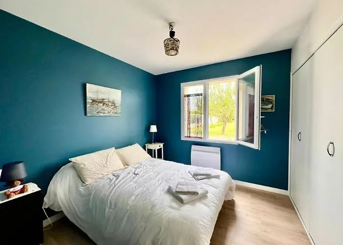 Holiday home Location Saisonniere Plain-pied 4 A 6 Pers Prefailles, 100m De La *