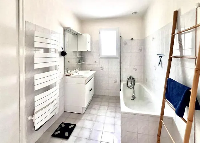 Location Saisonnière Plain-pied 4 à 6 Pers Prefailles, 100m De La Préfailles